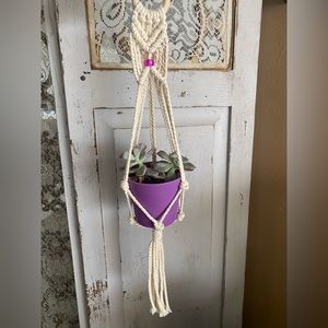 Macrame plant hanger